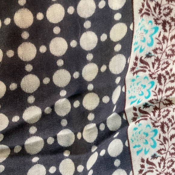 Patterned scarf - Picture 2 of 5